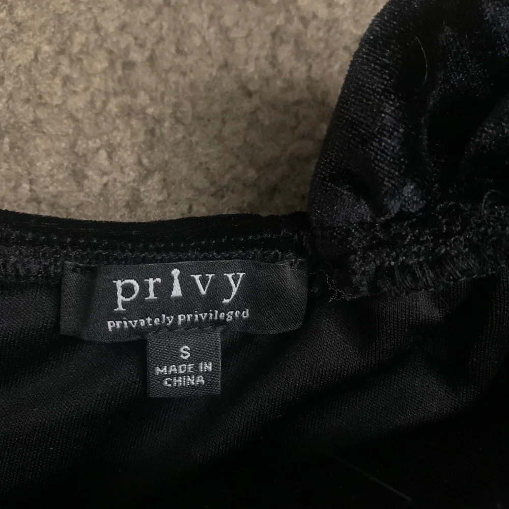 NWOT Privy Small Black Velour Corset Style Faux Pearl Bead Puff Sleeve Crop Top - Picture 8 of 8